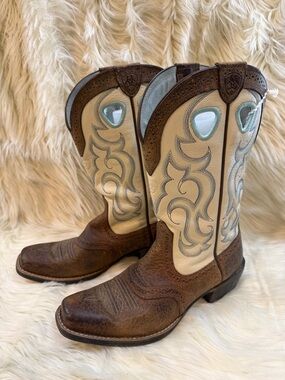 Ariat Women’s Brown and Cream Western Heeled Boots- size 6.5
